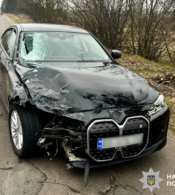 На Березнівщині водій BMW на смерть збив велосипедистку: його затримала поліція