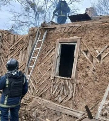 Жінка і троє поліцейських поранені внаслідок атаки ворожого БпЛА на Чугуїв, пошкоджено об’єкт критичної інфраструктури