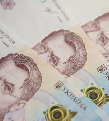 Середня зарплата в Україні зросла на 1% за місяць: хто і де заробляють найбільше