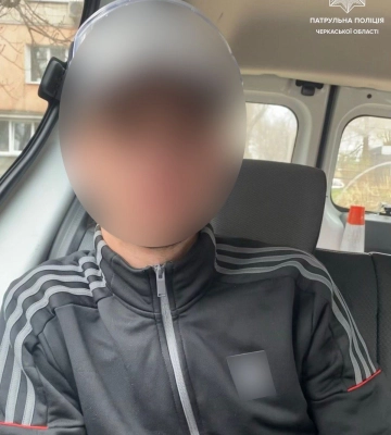 У Черкасах виявили у чоловіка підозрілий зіп‐пакетик з рожевою речовиною (ФОТО)
