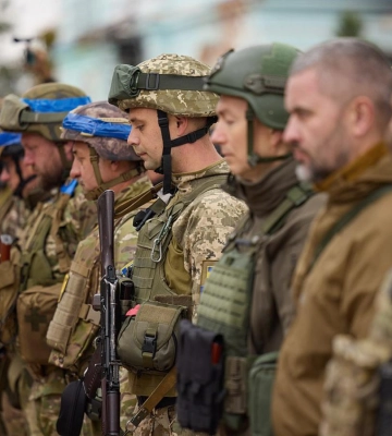 Над центром ключового міста Донбасу підняли український прапор: військові зробили заяву