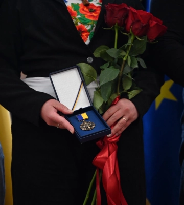 Бійця стрілецького батальйону поліції відзначили нагородою "Честь і доблесть Закарпаття"