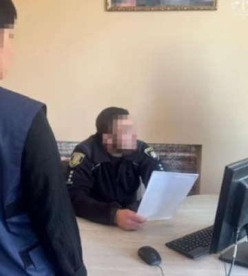 На Полтавщині батько завдав 10-річному сину тяжких тілесних ушкоджень через те, що той без дозволу зʼїв цукерки