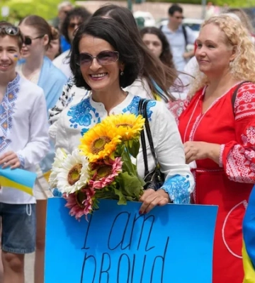 Попри війну. Більшість українців відчувають себе щасливими — опитування КМІС