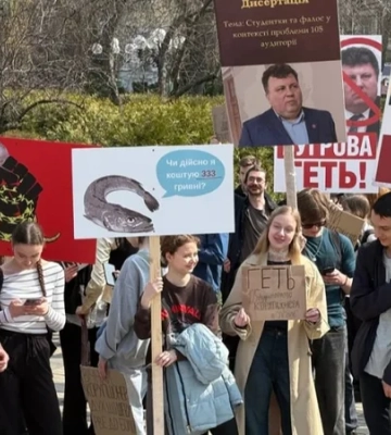 Біля Університету Шевченка зібралася акція протесту проти ректора Бугрова