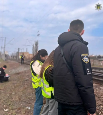 В Киеве погиб подросток, который находился между вагонами электрички во время движения – полиция