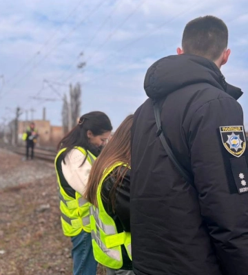 В Киеве погиб подросток, который находился между вагонами электрички во время движения – полиция