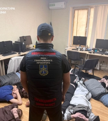 У Дніпрі накрили ще одну мережу шахрайських кол-центрів, які грали на романтиці та бажанні заробити