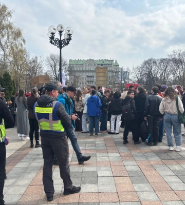 Біля Університету Шевченка зібралася акція протесту проти ректора Бугрова