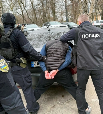 Использовали ИИ и дипфейки на сайтах знакомств: в Днепре разоблачена крупная сеть криптоскамеров