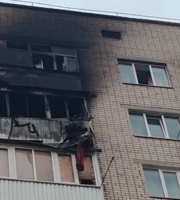 У Херсоні внаслідок російської атаки загорілась квартира. ВІДЕО