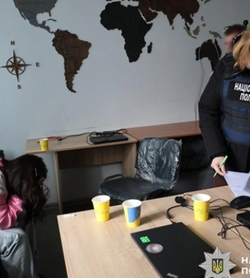 Вдавали романтику і викрадали крипту: в Дніпрі ліквідовали call-центри