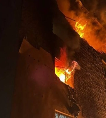 Окупанти влучили безплотниками по багатоповерхівках на Харківщині (ФОТО)