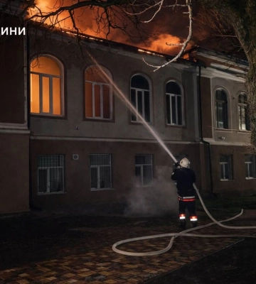 Понад три десятки вогнеборців гасили пожежу на Одещині