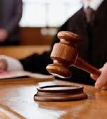 Посадовця Кропивницької митниці судитимуть за 1200 доларів хабара