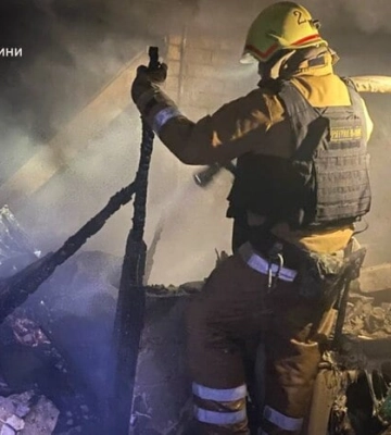 Окупанти влучили безплотниками по багатоповерхівках на Харківщині (ФОТО)