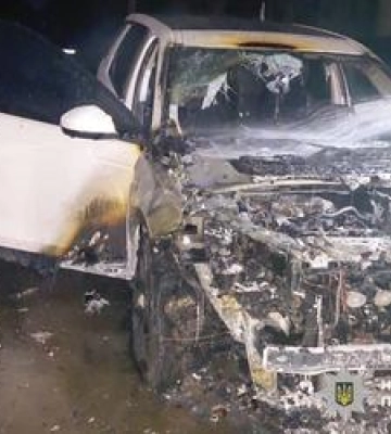 У Кременчуці вночі горів позашляховик