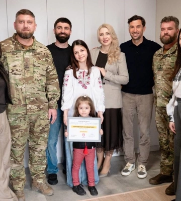 Защитник Мариуполя, боец "Азова" Афендиков получил квартиру от Ахметова