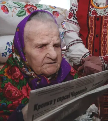 «Сльози не допоможуть». 100-річна мешканка Чернігівщини розкрила секрет свого довголіття
