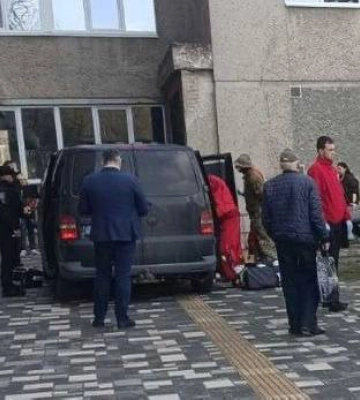 У Львові під час мобілізаційних заходів працівнику ТЦК начебто перерізали шию (відео)