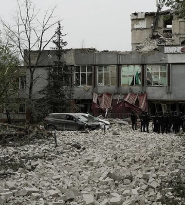 Ворог вдарив балістикою по підприємству в Чернігові: попередньо, загинула людина