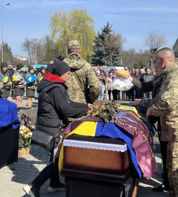 Назавжди 39: на Волині провели в останню дорогу воїна Руслана Семенюка 