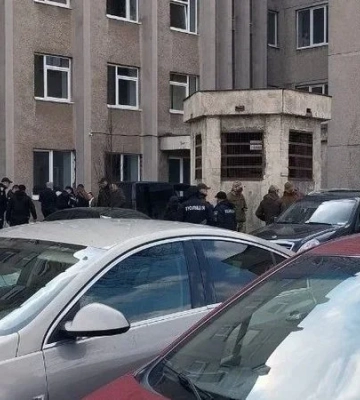 Инспектор таможни, который зарезал во Львове военного ТЦК, помогал сбежать младшему брату — журналист