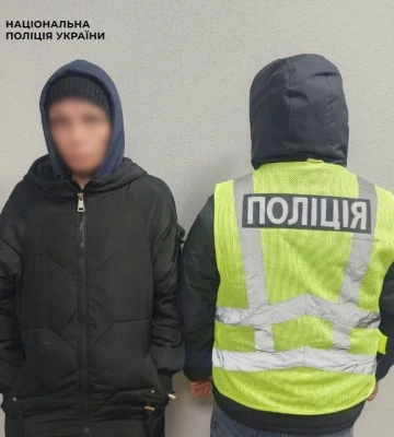 У Києві затримали жінку, яка через ревнощі підпалила двері чоловіку та суперниці
