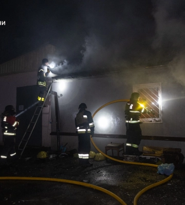 Відомо про щонайменше трьох травмованих у Сумах внаслідок ворожих ударів, триває евакуація