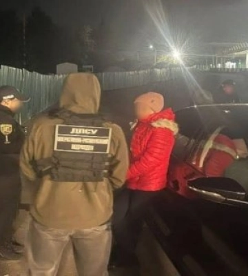 «Шлюб за 100 тисяч»: на Закарпатті викрили схему втечі за кордон