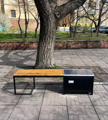 Львів поповнився новими лавками з сонячними батареями: де їх знайти?