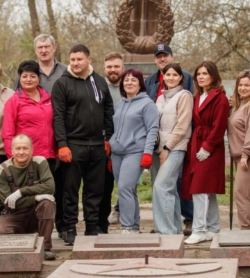 #Чистий_Дніпро та #Дніпро_квітучий: мешканці вул.  Новокримської об’єдналися заради чистоти і краси скверу Янгеля