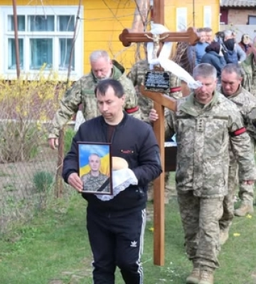 Життя присвятив порятунку інших: на Волині попрощалися з Героєм Олександром Батурою 