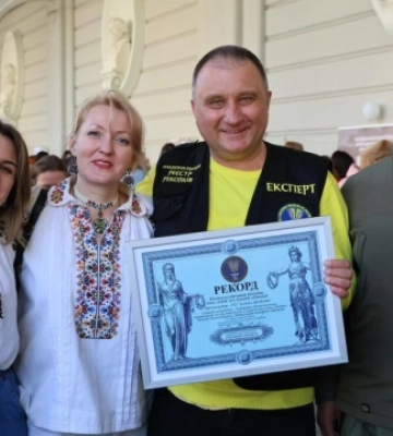 Національний рекорд у Львові: майже 1600 людей одночасно розписували писанки