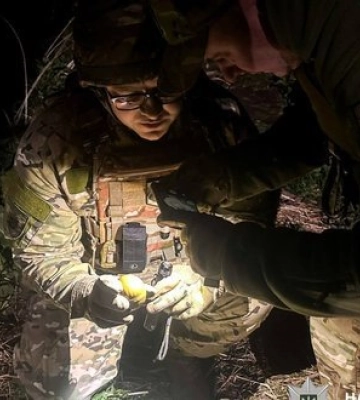Чоловік у статусі СЗЧ погрожував підірвати гранату у Рівному, його затримали після 3-годинних переговорів, - поліція. ФОТОрепортаж