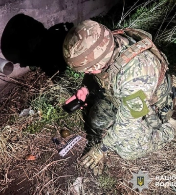 Погрожував підірвати дві гранати: у Рівному поліція затримала зловмисника (ФОТО)