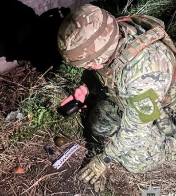 У Рівному чоловік погрожував підірвати дві гранати: його затримали після тривалих переговорів