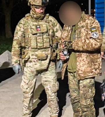 На Рівненщині поліцейські три години умовляли військового-дезертира не підривати гранату. ФОТО