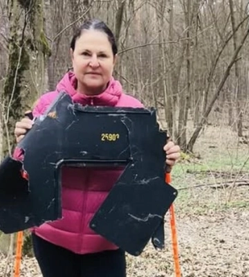 Посол ЄС під час прогулянки лісом знайшла уламок "Шахеда"