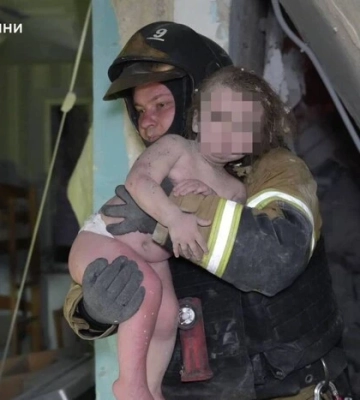 Відео порятунку дитини після обстрілу Одеси: зворушливі кадри