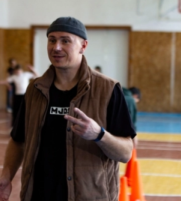 Спорт, танці та TikTok: як вчитель з Волині закохує дітей у фізкультуру