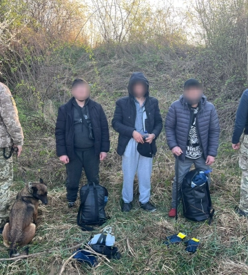 На кордоні зі Словаччиною спіймали трьох чоловіків, які хотіли втекти до Німеччини