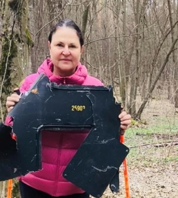 Посол ЄС знайшла уламок "шахеда" у київському лісі