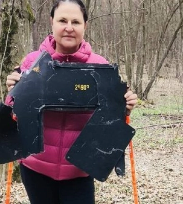 Посол ЄС Матернова виявила уламок російського "Шахеда" під час прогулянки в Києві. ФОТО
