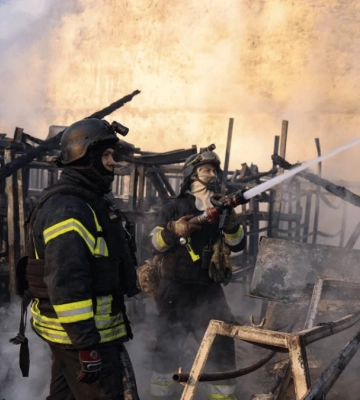 У Херсоні через обстріли російських військ горів склад будівельних матеріалів