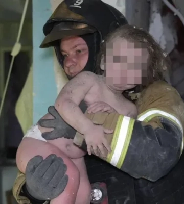 Удар по Одесі: рятувальники показали наслідки ворожого обстрілу