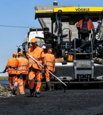 Уряд виділив 298,8 млн грн на відновлення доріг у Харківській області