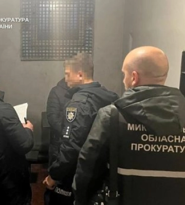 Вимагали гроші в утриманців слідчого ізолятора: у Миколаєві за доказами слідчих поліції судитимуть групу зловмисників