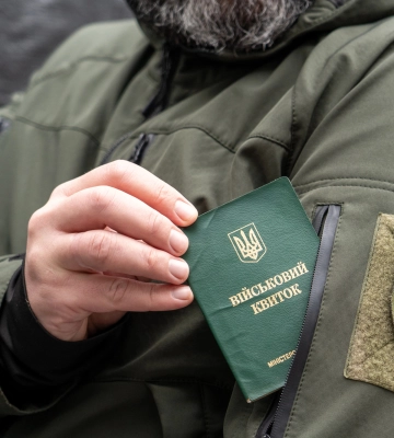 У Харкові росіяни вдарили “Герберою” по багатоповерхівці та рятувальникам, є постраждалі