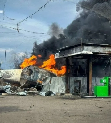 Рашисти вдарили по АЗС на Харківщині: горіли 4 резервуари з паливом. ФОТОрепортаж